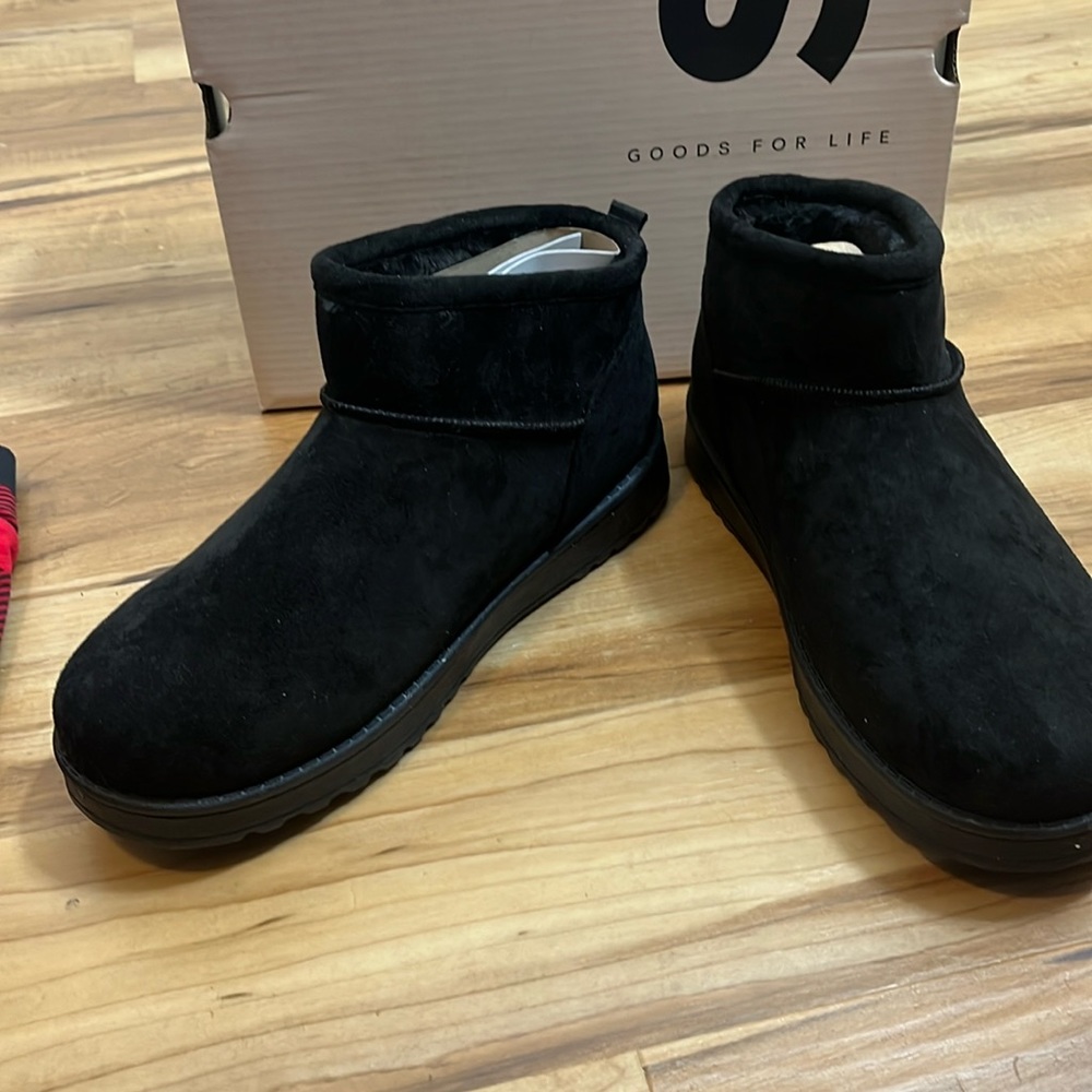 NIB - BLACK FUR LINED LUPITA BOOTIES FROM KOHLS. SO CUTE!!!